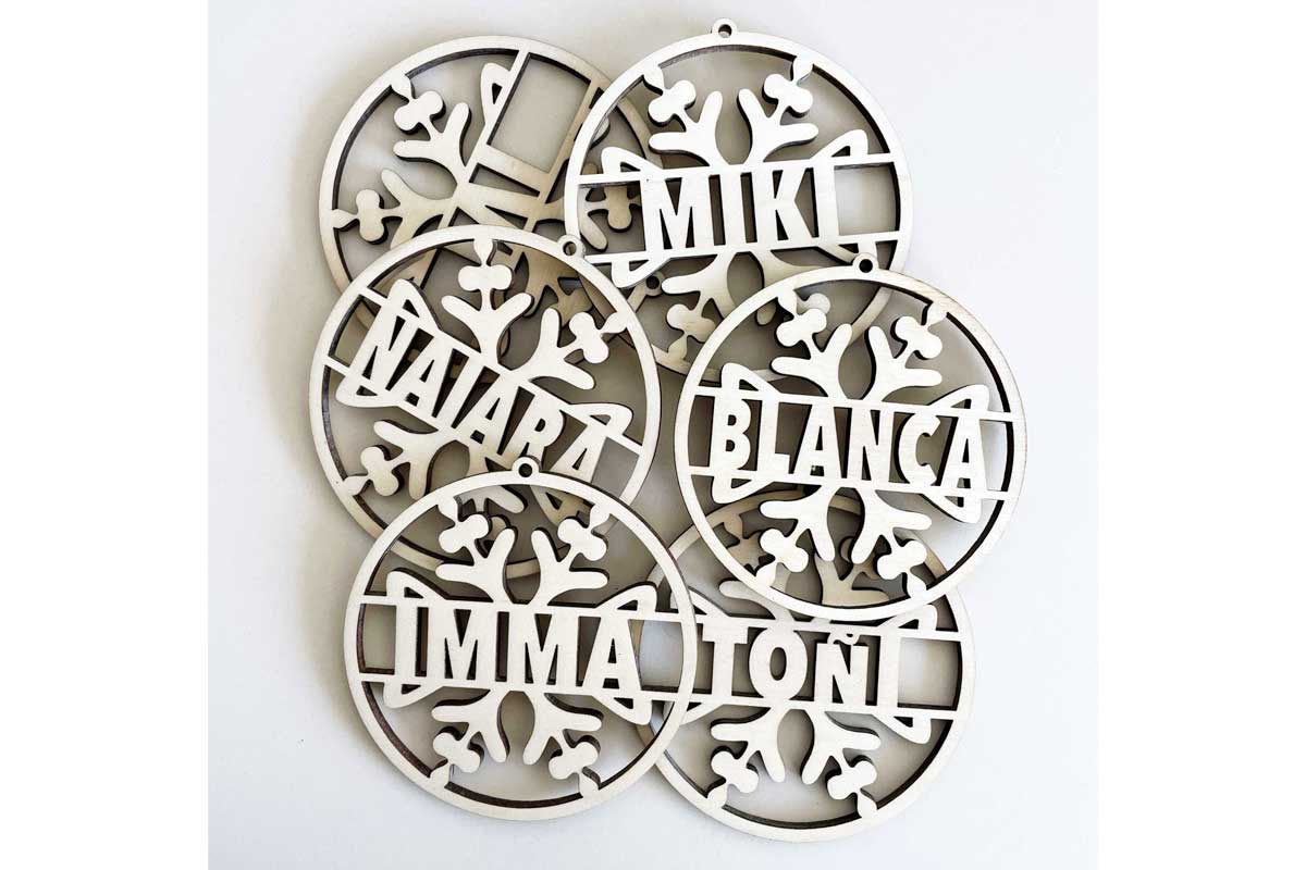 Bolas de navidad personalizadas en madera de Alba con Alma